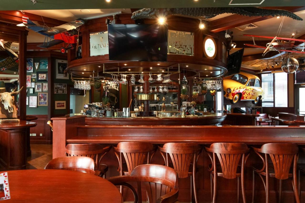 Sheraton Poznan Hotel Εξωτερικό φωτογραφία The bar at the 1905 Bar and Grill