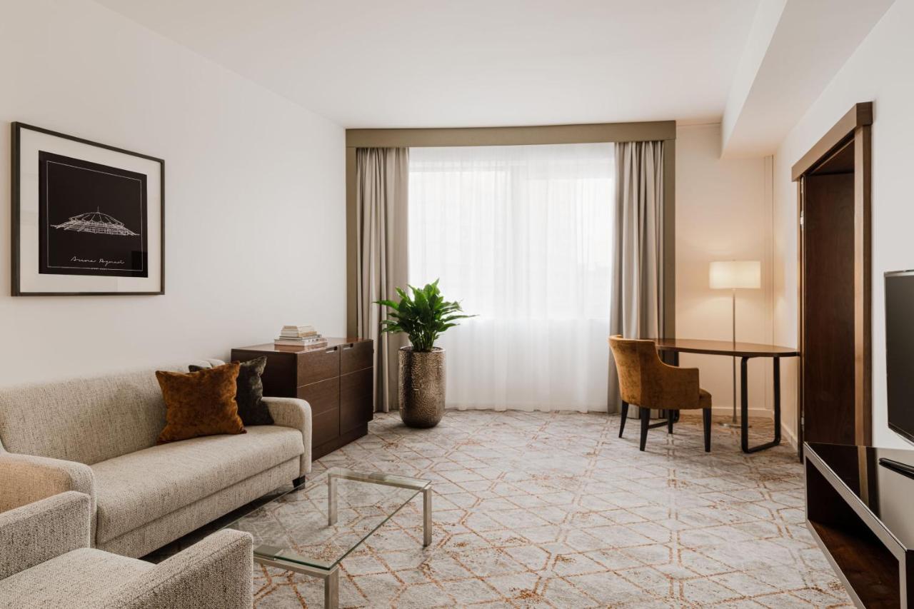 Sheraton Poznan Hotel Εξωτερικό φωτογραφία A suite at the hotel