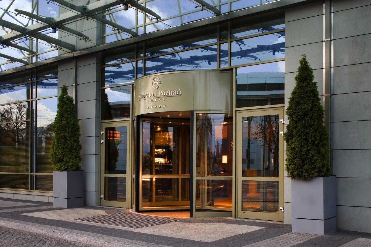 Sheraton Poznan Hotel Εξωτερικό φωτογραφία Entrance to the hotel