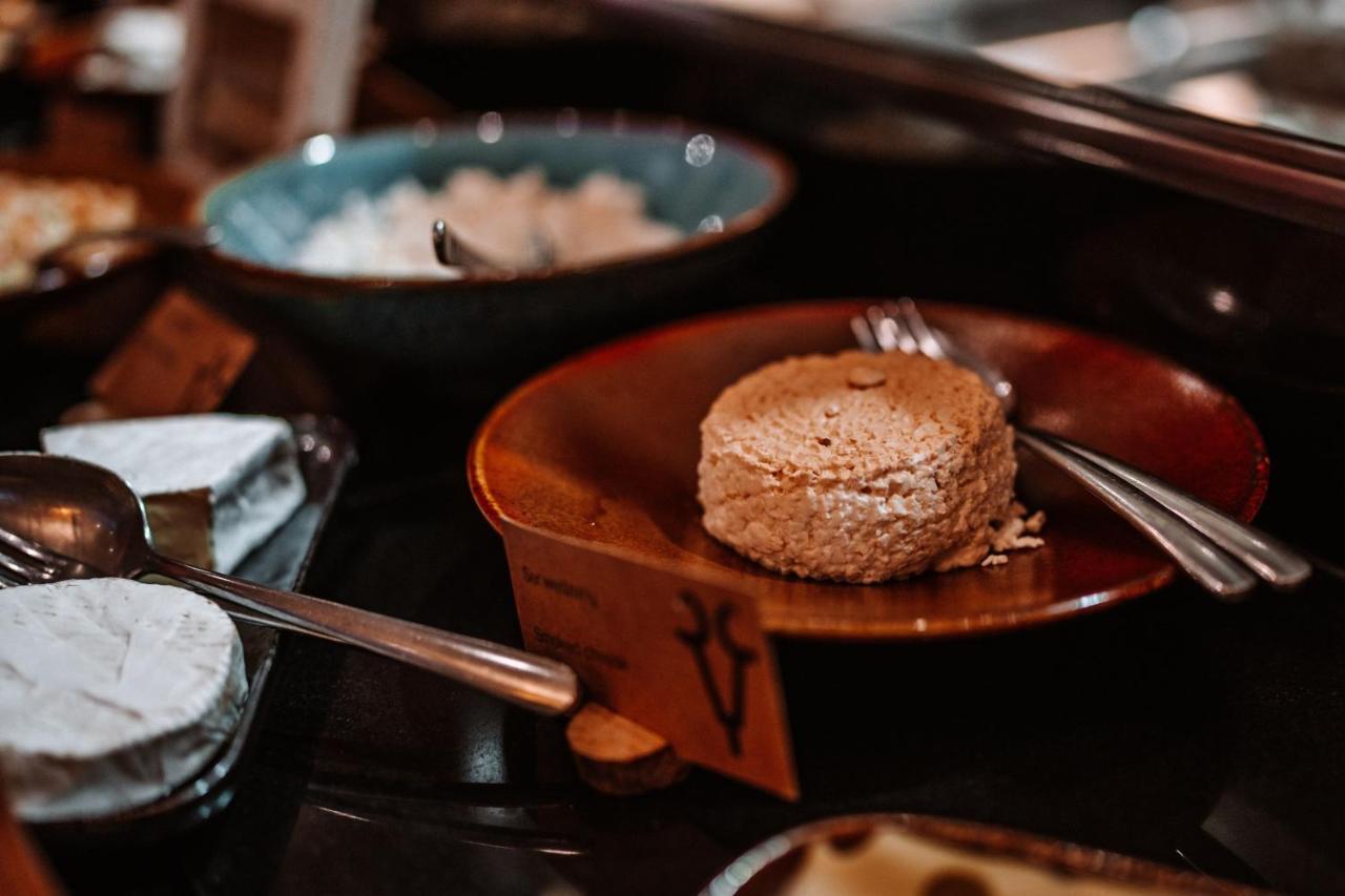 Sheraton Poznan Hotel Εξωτερικό φωτογραφία A scone