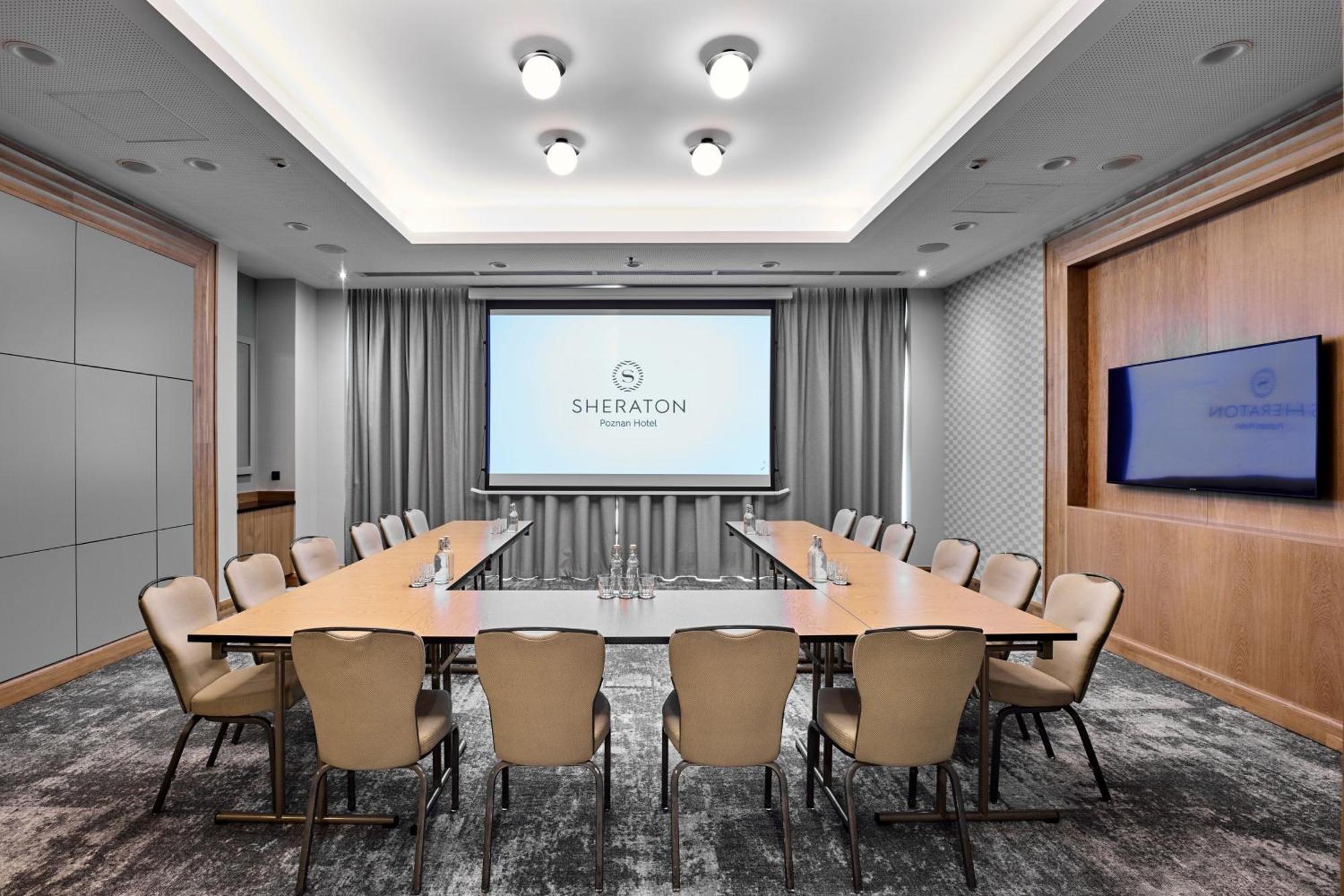 Sheraton Poznan Hotel Εξωτερικό φωτογραφία A meeting room at Sheraton New York