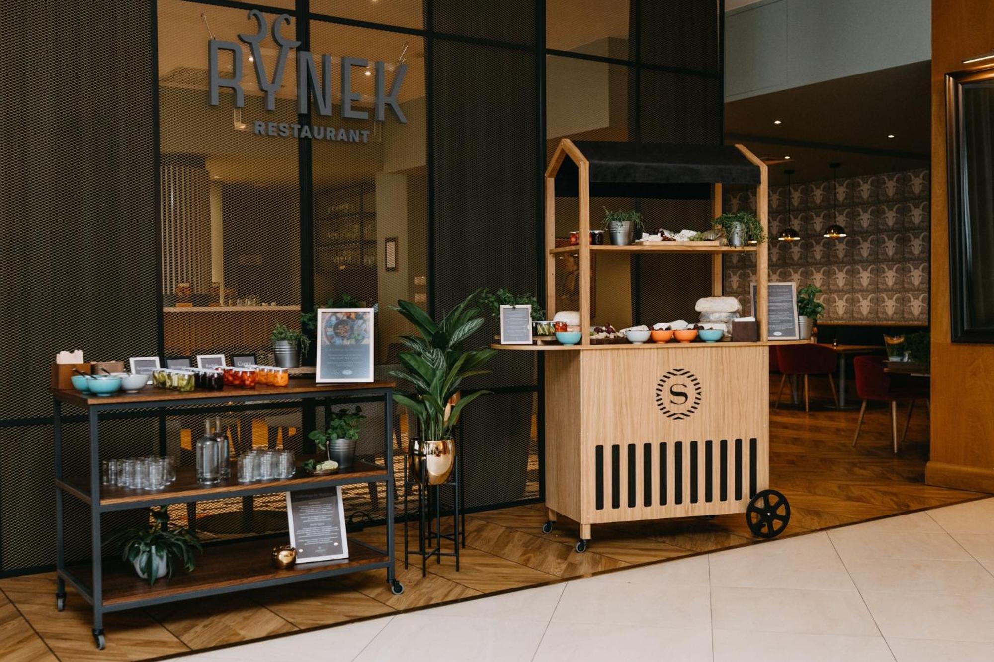 Sheraton Poznan Hotel Εξωτερικό φωτογραφία The Milk Bar