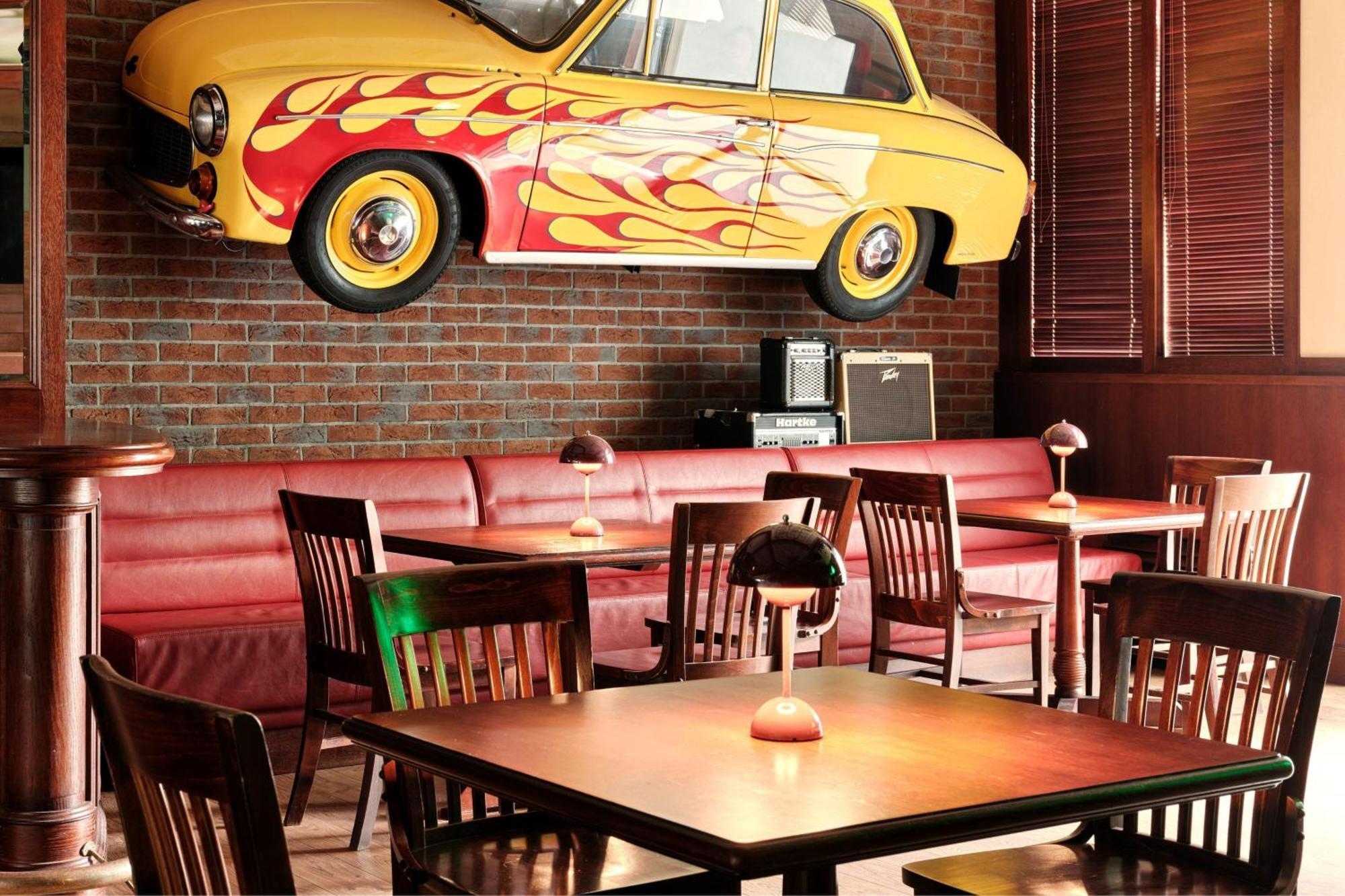 Sheraton Poznan Hotel Εξωτερικό φωτογραφία Interior of a Hard Rock Cafe