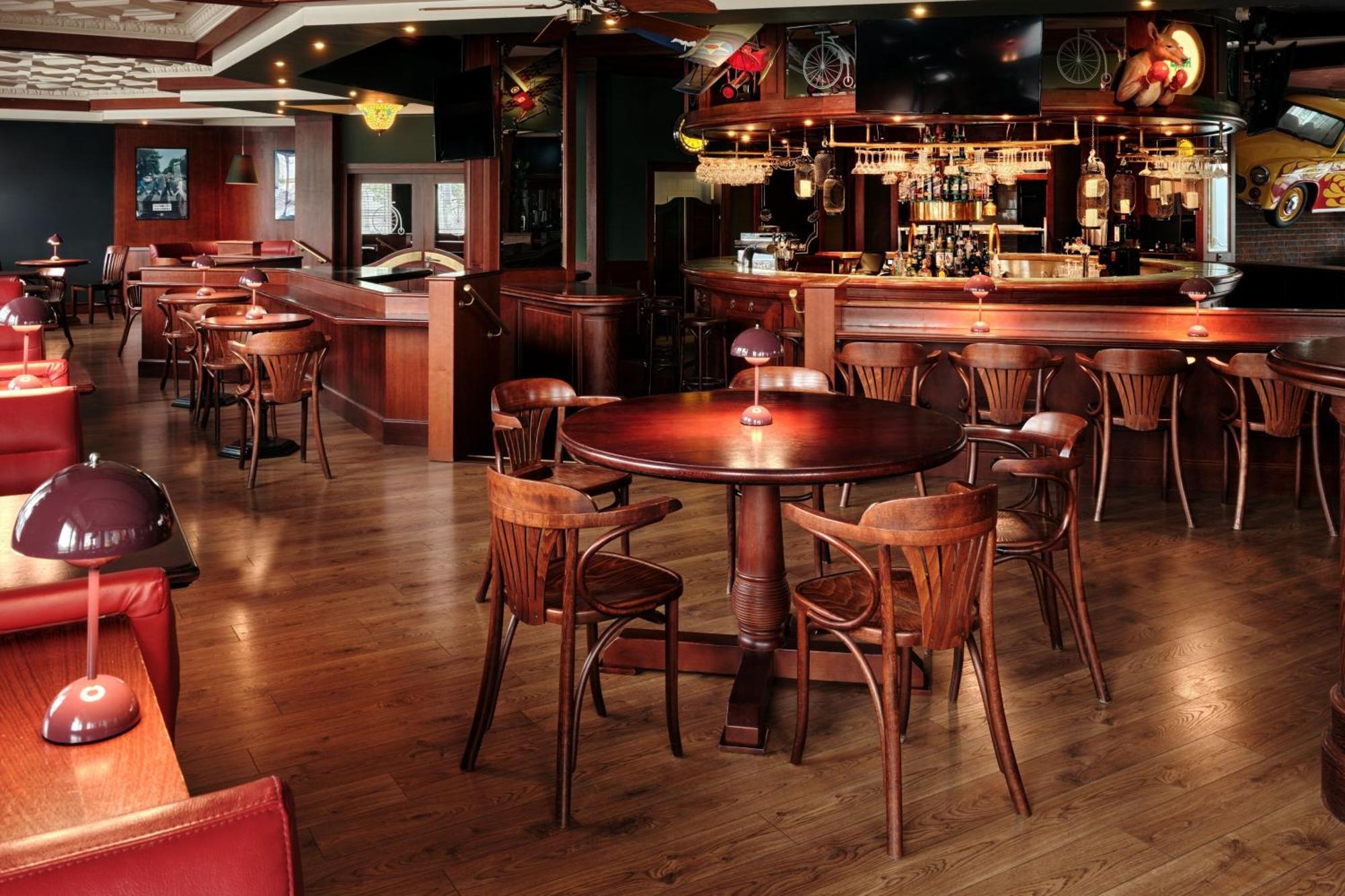 Sheraton Poznan Hotel Εξωτερικό φωτογραφία The interior of a typical restaurant